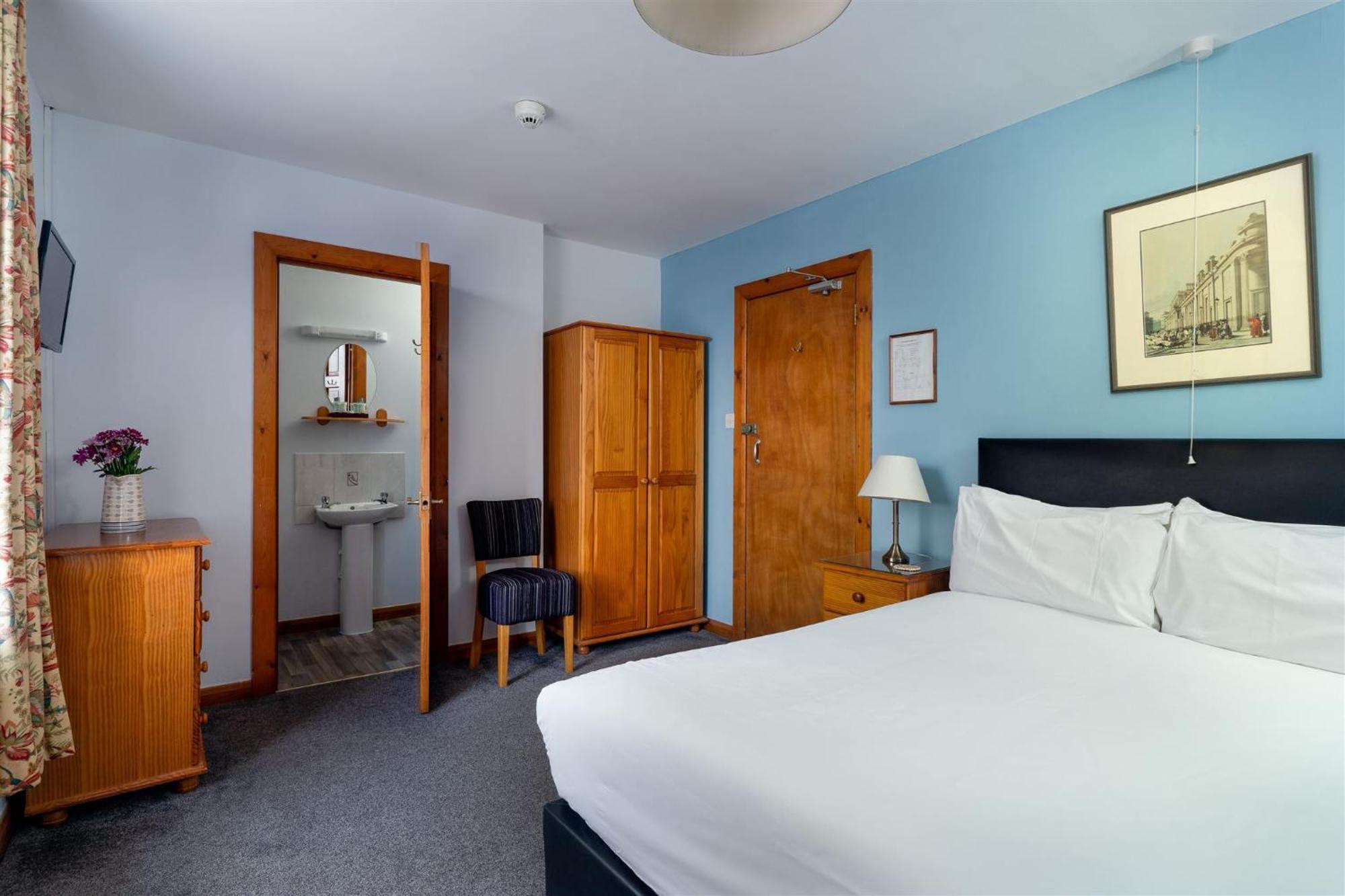 The Old Ship Aground Hotel Minehead Room photo